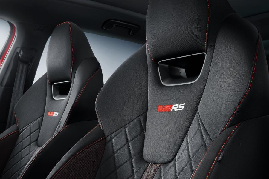 Интерьер Skoda Octavia RS iV Combi 2020 года  (WW) (фото 2 из 22)